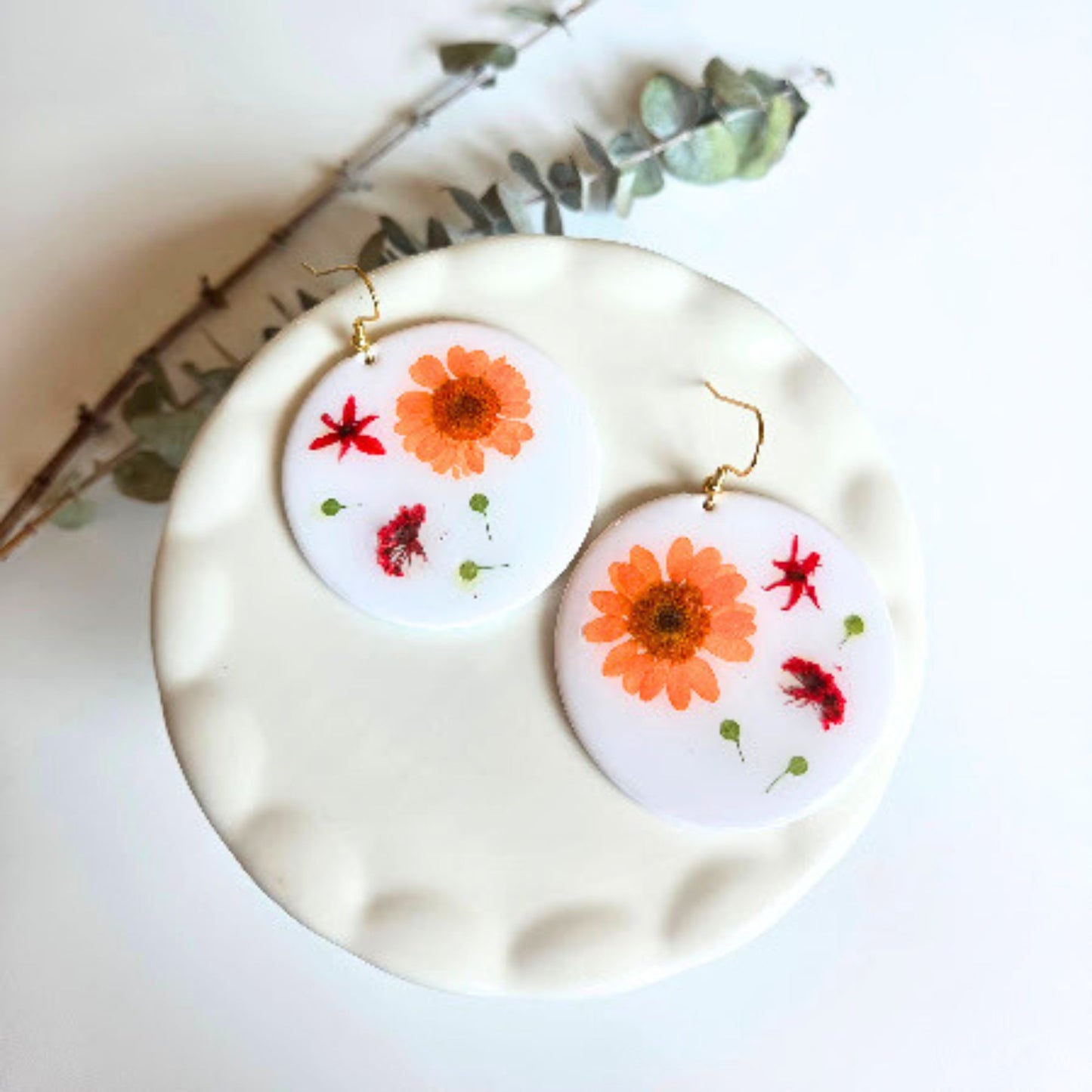 White Round Floral Earring
