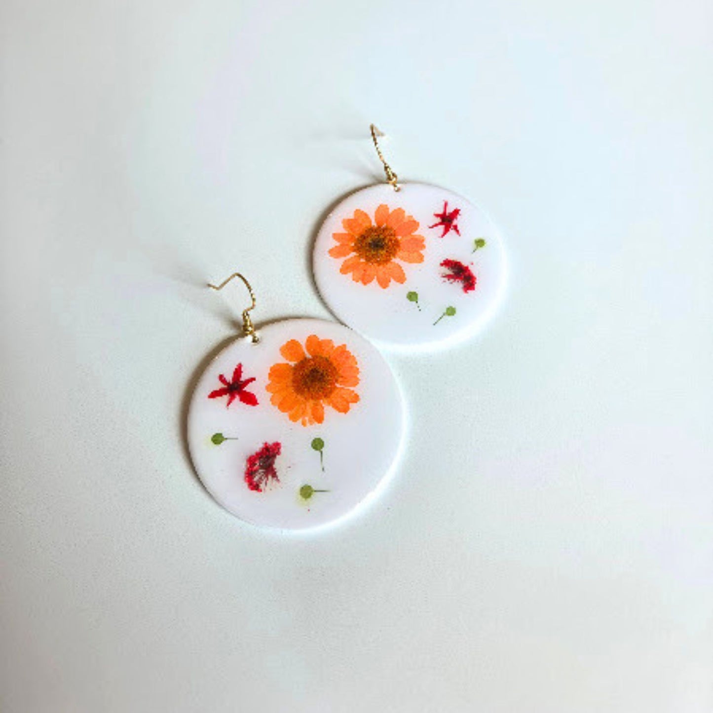 White Round Floral Earring